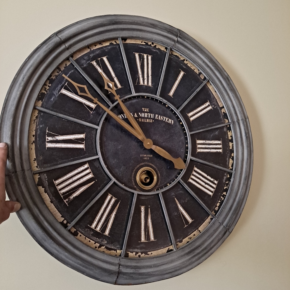 27 inch ondon railway wall clock tags on it